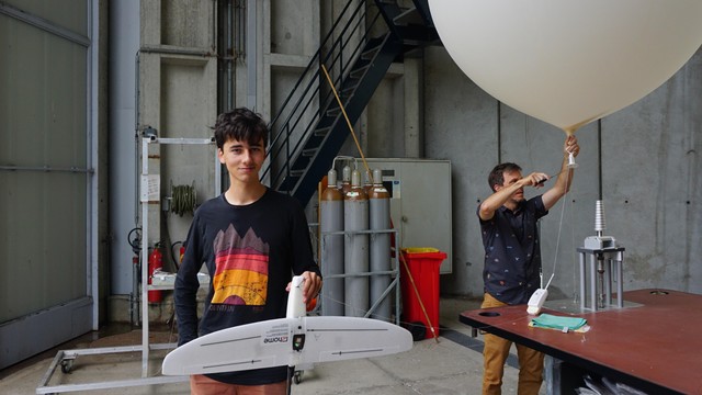 EPFL_en's tweet card. Some 80% of weather radiosondes – remote measurement instruments containing plastic, batteries and electronic parts – end up lost in nature after one flight. But a startup created by an EPFL master’s...