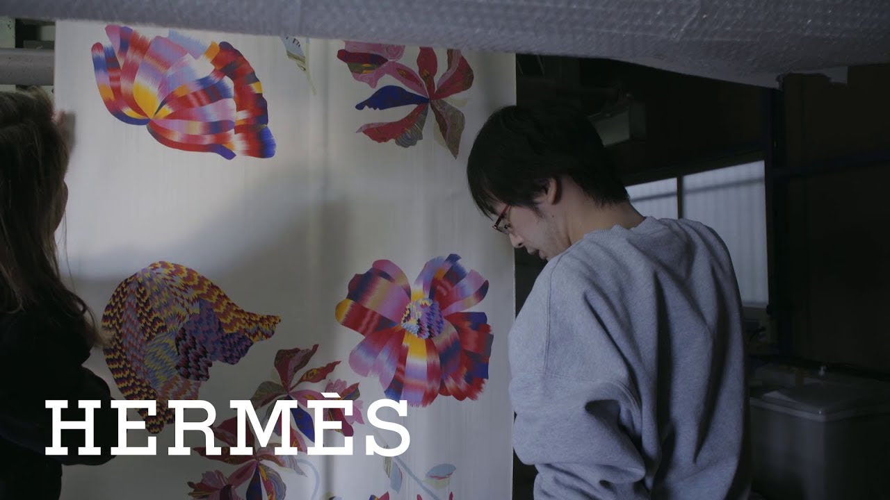 omnibidbiddabl1's tweet card. Silk marbling: a Japanese technique rediscovered | Hermès Footsteps...