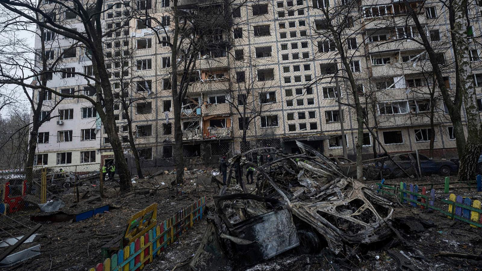 LukeSQL's tweet card. Un drone russo colpisce Kiev, danneggiato un edificio residenziale, due feriti, è il primo incidente avvenuto dopo mesi. Cremlino: l'adesione dell'Ucraina alla Ue provocherà il collasso dell'Unione...