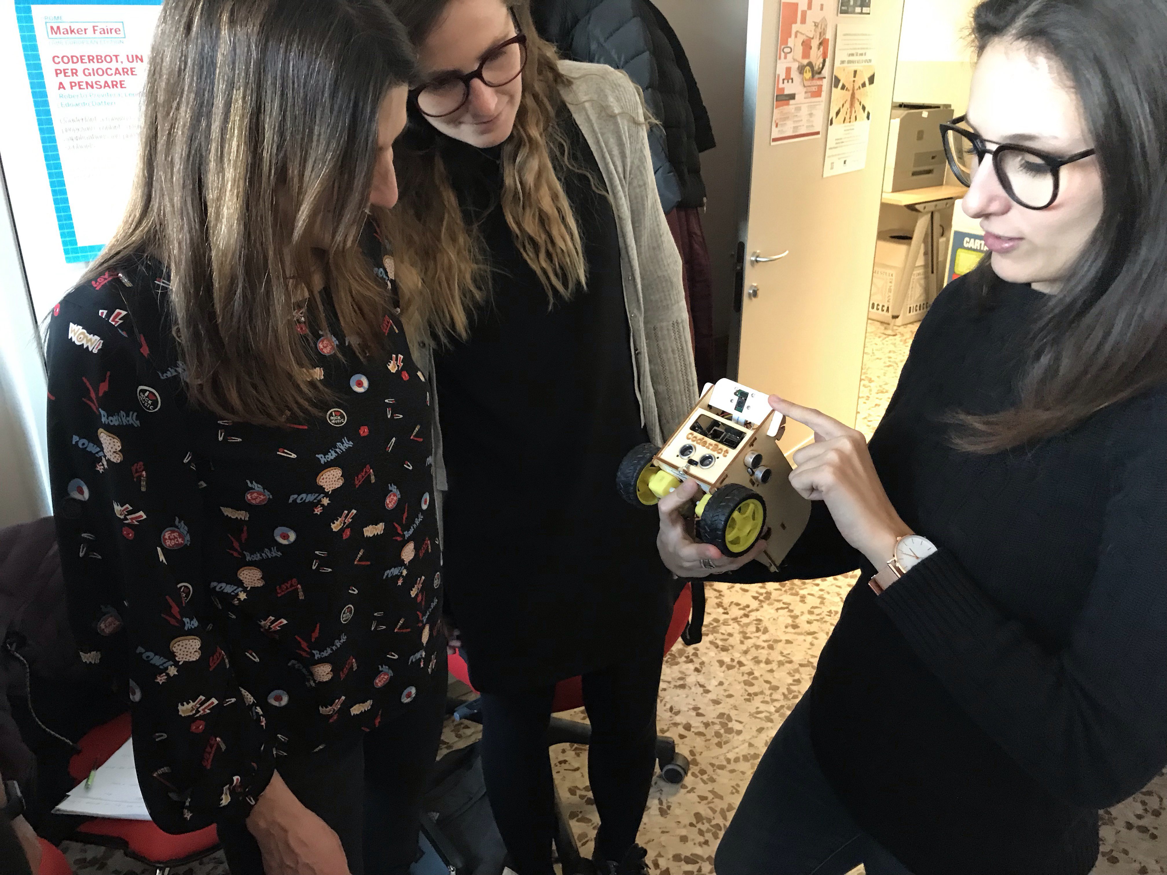 unimib's tweet card. Quattro insegnanti si formano in Bicocca per introdurre Coderbot nei loro Istituti, grazie a Sorgenia e al crowdfunding Bicocca