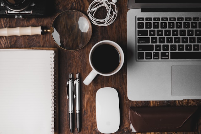 TheWriterMag's tweet card. Good news: You can hack your brain to regain your focus. Here are 4 productivity tips for writers to deflect distractions & get more done.