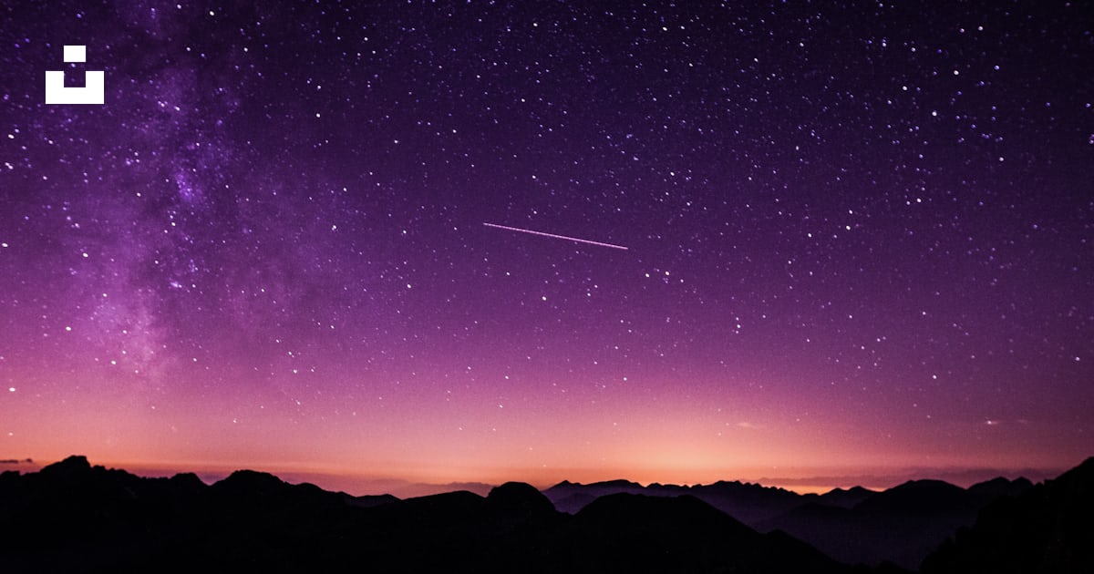 DecimoCirculo's tweet card. Sublime purple night sky – Descarga esta foto de Vincentiu Solomon en Unsplash