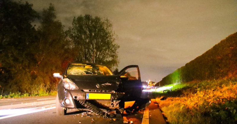 Kerende auto veroorzaakt flink ongeval op N219 Nieuwerkerk