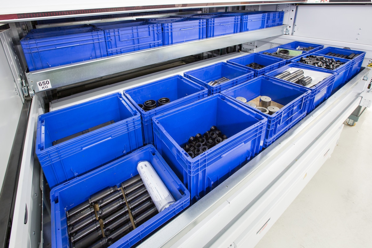 ModulaUS's tweet card. What is a tote? Find out in our guide. Additionally, we’ll share how to use totes to enhance picking efficiency and material handling in your operations.