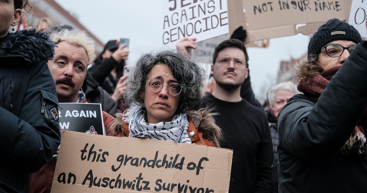 Addwhere_UI's tweet card. Bijna een jaar na de terreurdaden van Hamas – gevolgd door Israëls hevige militaire acties in Gaza – maken Tineke Bennema en Chaja Polak de balans op. ‘Wat wij voor ogen hebben, is het centraal...