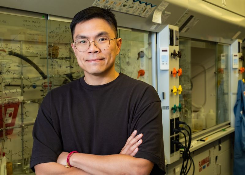 ExtractExplorer's tweet card. A team led by Rice University’s Hans Renata has developed a groundbreaking method that transforms a single compound into a range of diverse terpenoids. The research challenges long-held assumptions...