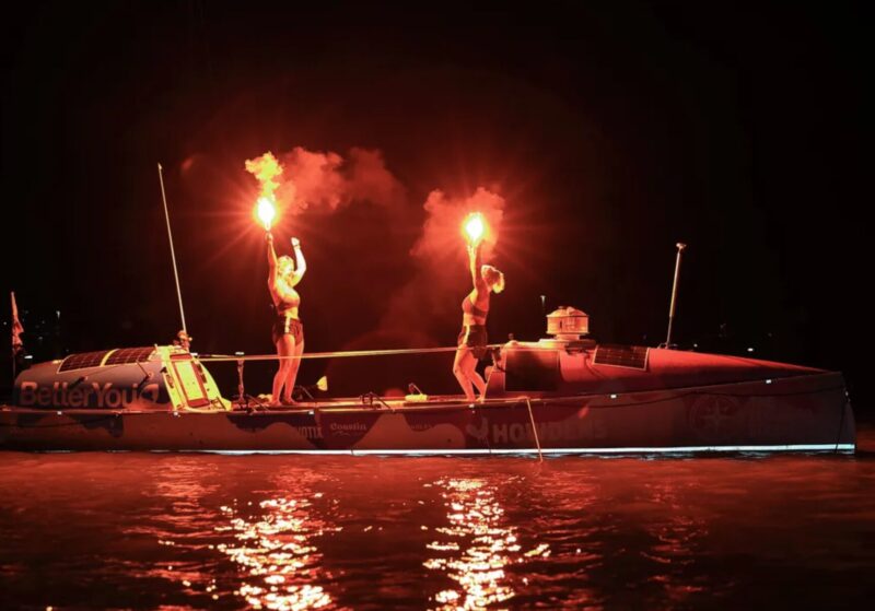 ExplorersWeb's tweet card. The first women's team and the first Swiss man have successfully rowed across the Pacific. The Swiss rower still has a long way left on his world tour.