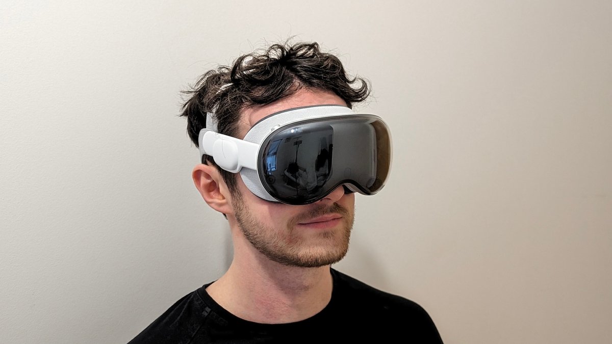 UploadVR's tweet card. At $3500, Apple sets huge expectations with Vision Pro. But does it deliver? And what’s it really like to own and use? Read our in-depth Apple Vision Pro hardware & software review here: