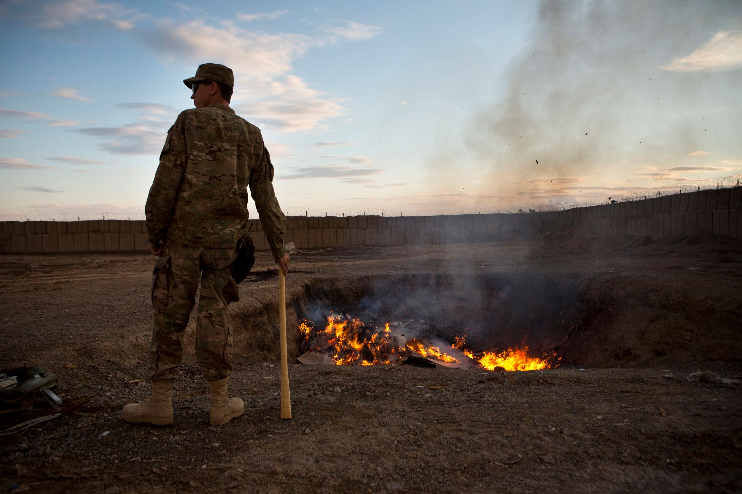 left_voice's tweet card. The U.S. military emits more carbon than 140 countries, fueling climate change and environmental degradation. Below we examine five ways in which the Pentagon is destroying the environment.