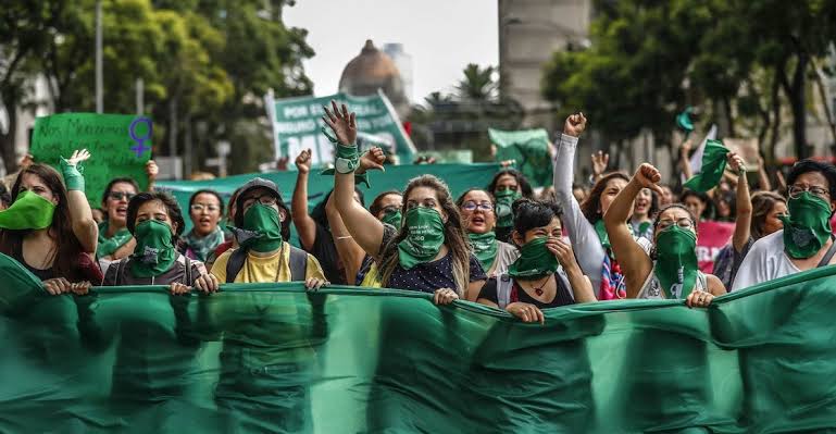 _rosa_mexico's tweet card. Escrito por Rosa, Feminismo Socialista Internacional en México La marea verde, como se le conoce a la lucha por el aborto gracias al inspirador movimiento feminista en Argentina que logró la…
