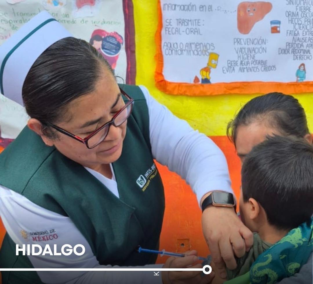 SintesisHgo's tweet card. El IMSS Bienestar en Hidalgo puso en marcha una estrategia de vacunación en centros escolares y comunidades del estado