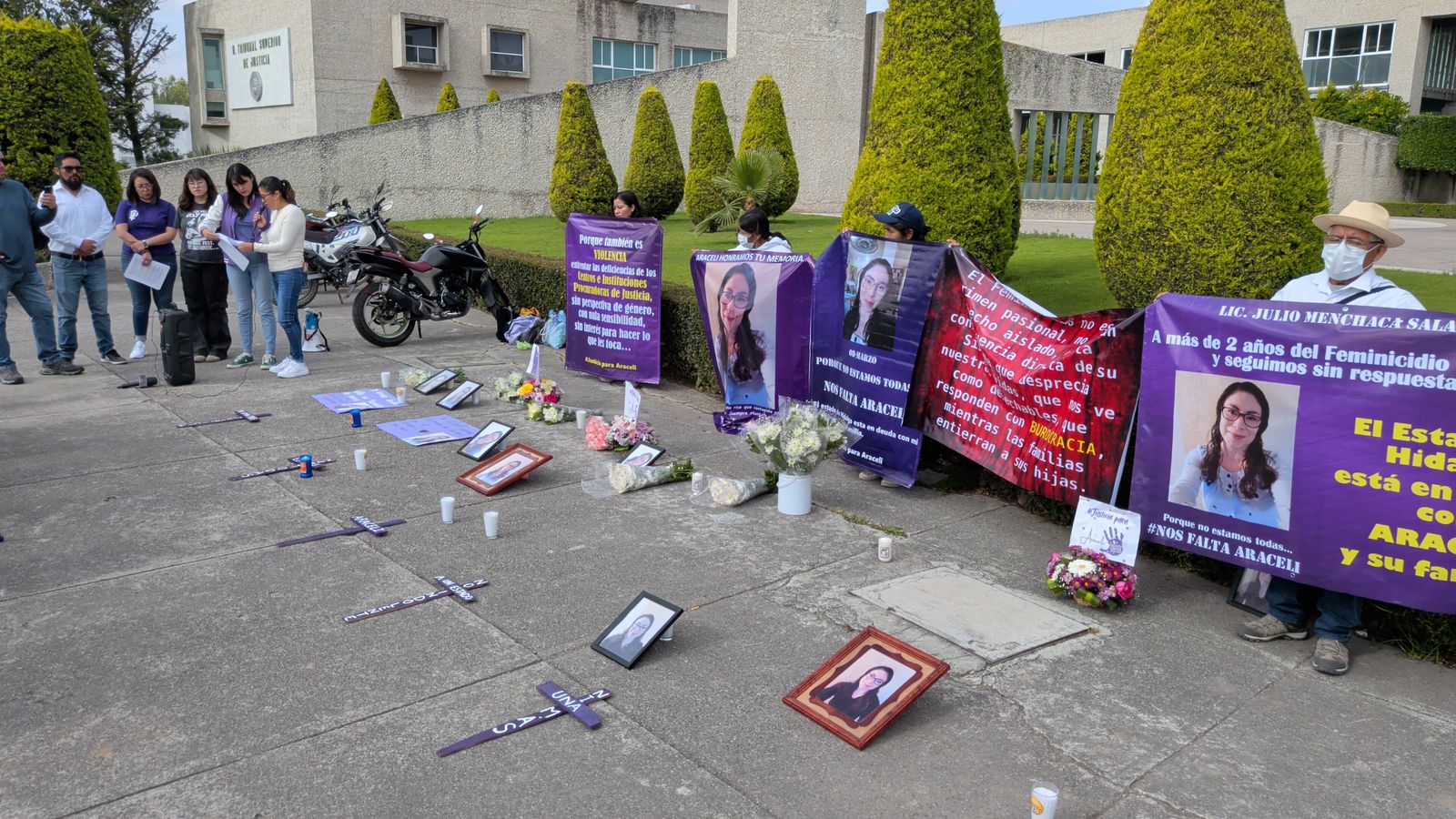 SintesisHgo's tweet card. Familiares de Araceli Cuevas e integrantes de la Asociación Civil “Yo te creo” exigieron justicia a más de dos años de su muerte