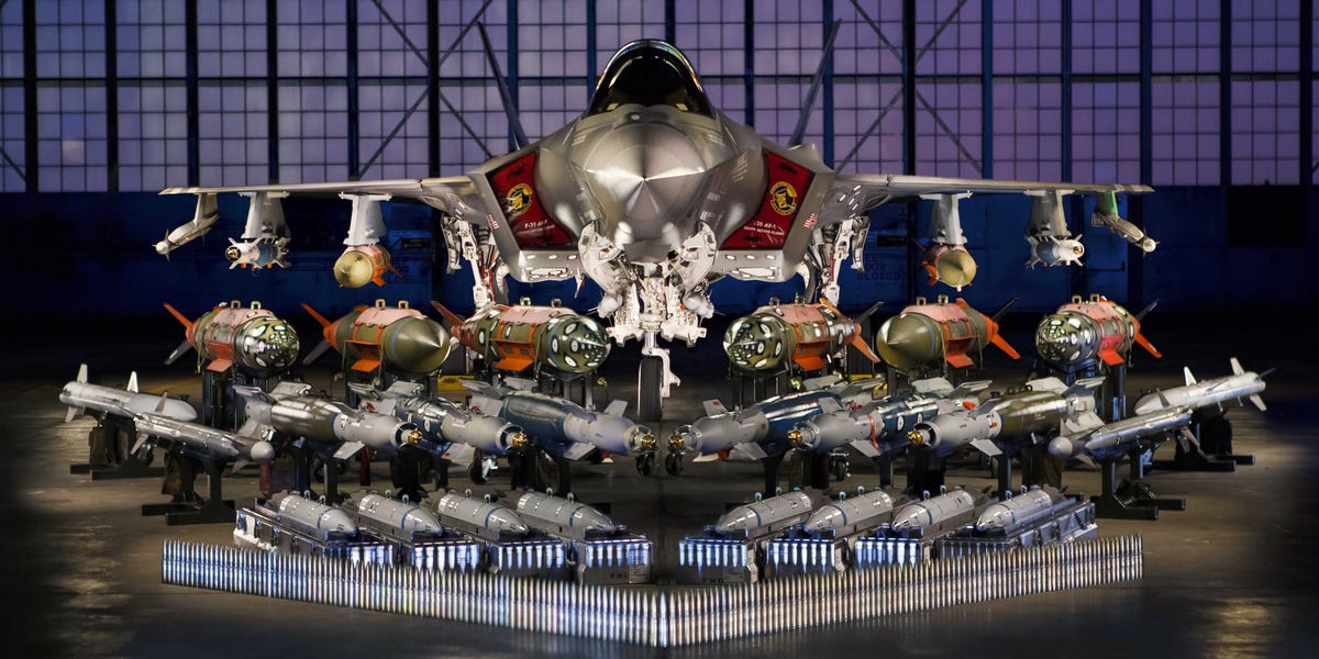 Sourcecode73's tweet card. Lockheed's F-35 program includes three variants of the aircraft: the F-35A, the F-35B, and the F-35C.