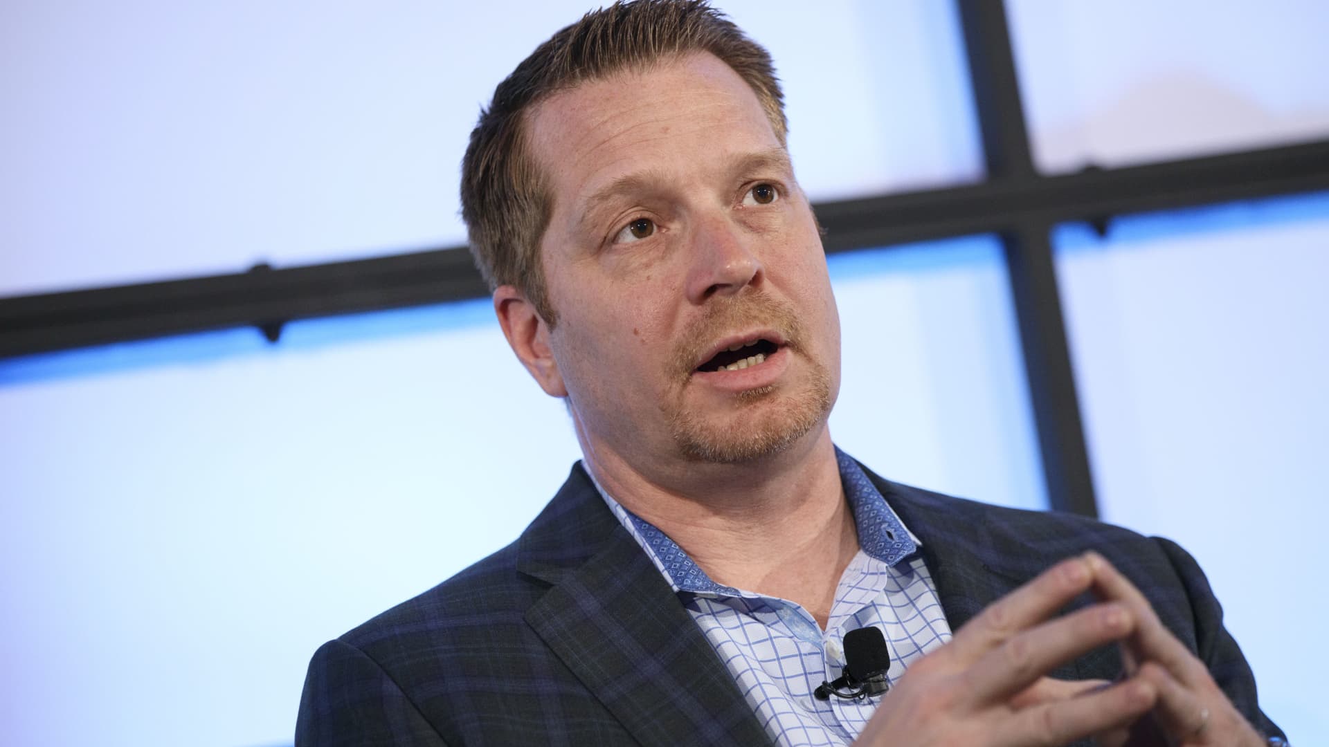 402webpage's tweet card. A fault with an update issued by cybersecurity company CrowdStrike led to a cascade effect among global IT systems Friday.