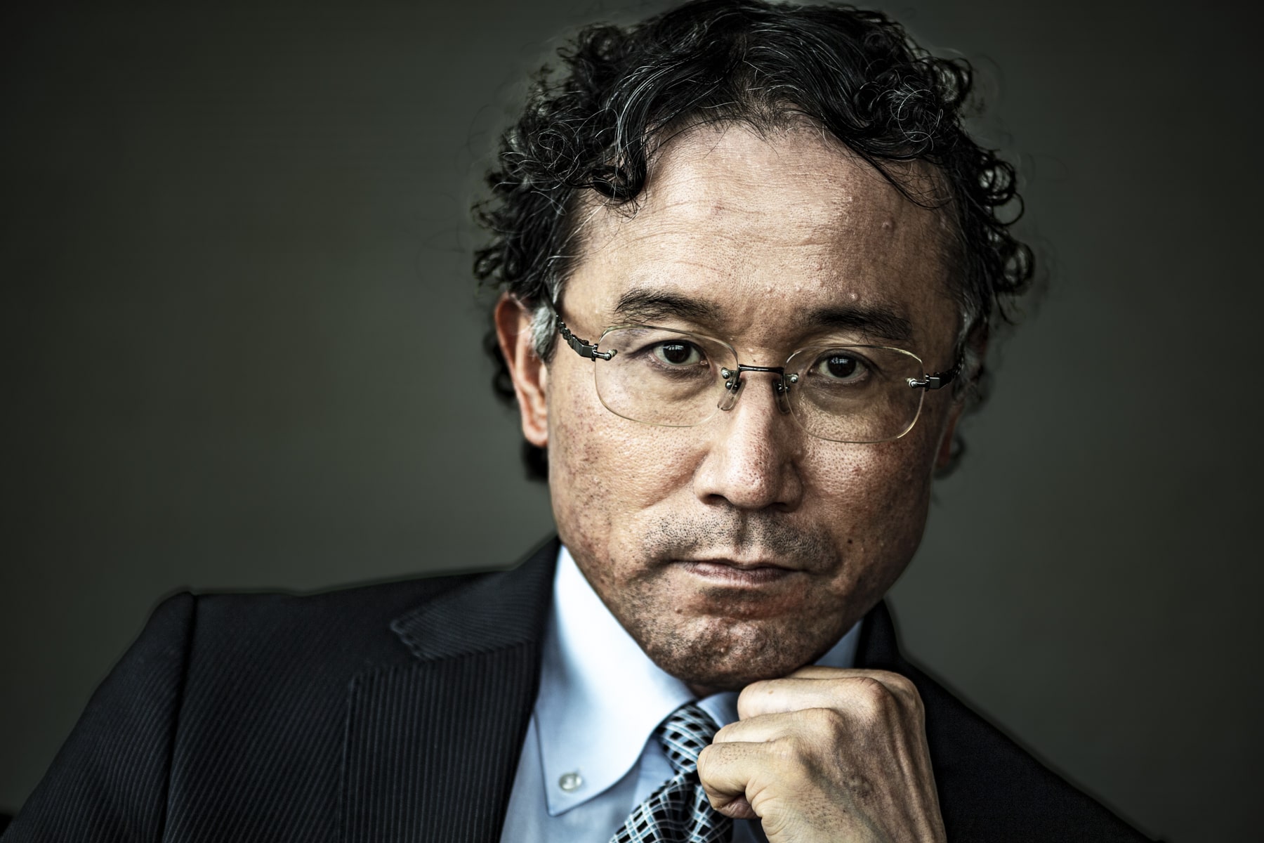 mstk_juli1di's tweet card. 「結果を変えるためには、自分の弱みを受け入れ、ストロングポイントで戦うこと」今回のアチーバーは、将棋界のトップ棋士、深浦康市九段です。長崎県佐世保市出身でプロ入り後も実力を発揮し続け、王位戦などで活躍しています。1つの道を歩み続けてきたことで見えた境地は「英断」。迷いを絶ち、一歩を踏み出すために必要なものとは何なのかー。その答えは本サイトで。