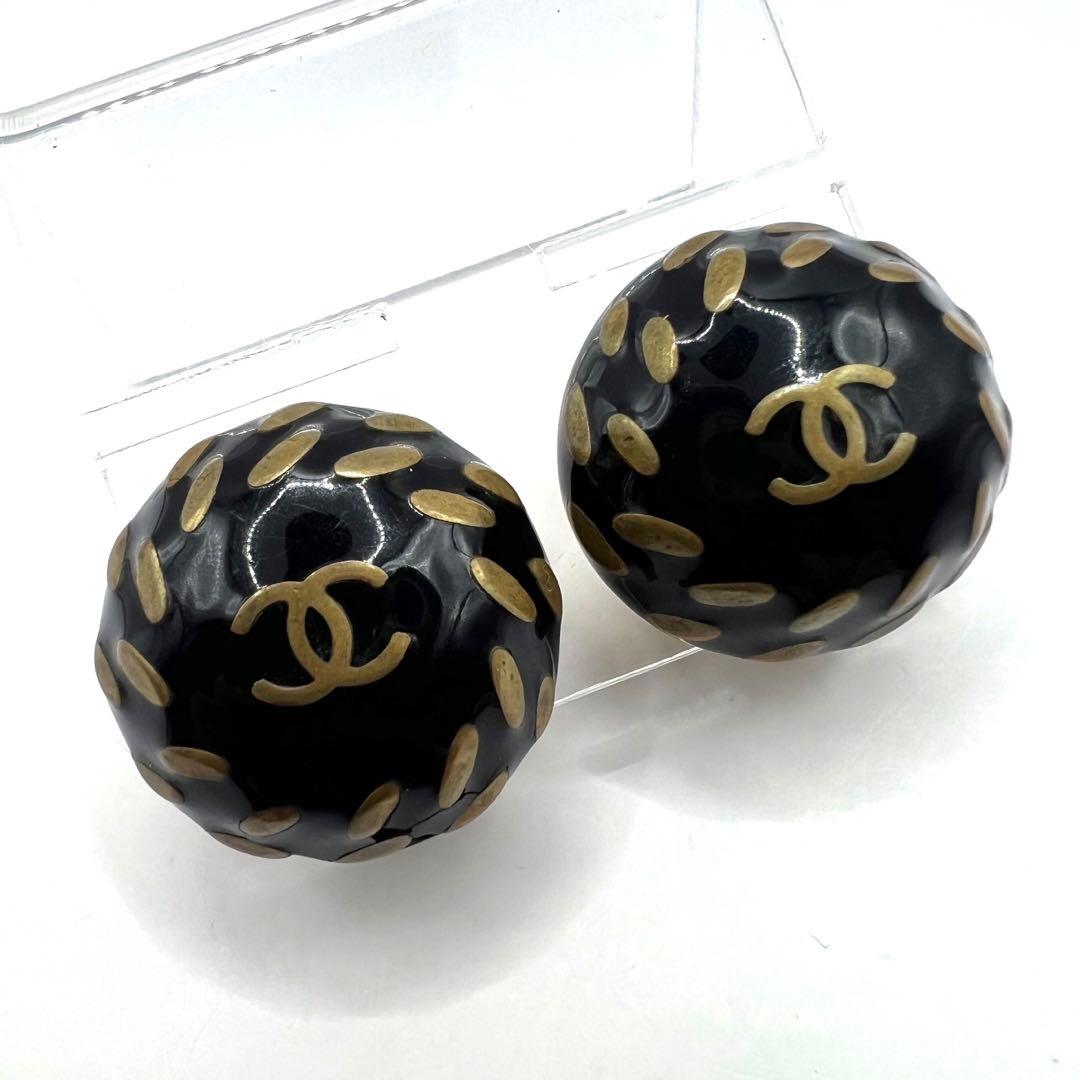 ayumicodeplayer's tweet card. 【極美品】シャネル イヤリング ココマーク ゴールド金具 クリップ式をメルカリでお得に通販、誰でも安心して簡単に売り買いが楽しめるフリマサービスです。新品/未使用品も多数、支払いはクレジットカード・キャリア決済・コンビニ・銀行ATMが利用可能で、品物が届いてから出品者に入金される独自システムのため安心です。