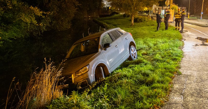 Beschonken bestuurder vliegt uit de bocht in Overveen