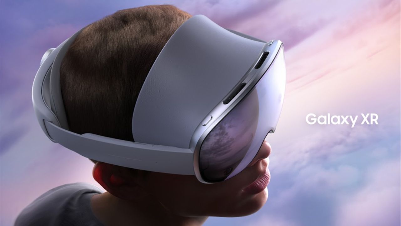 TechLatestOff's tweet card. Samsung, Google, and Qualcomm have released the new Galaxy XR headset with near-8K display, Gemini AI, and Snapdragon XR2+ Gen 2 chip, starting the next chapter for Android XR.