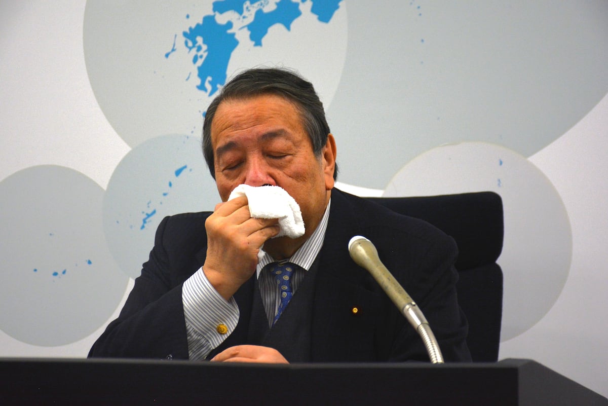 nikone_niko25's tweet card. 石破茂内閣の総辞職に伴い総務相を退任した村上誠一郎氏は21日の退任会見で「民主主義が危ない、国の基本である財政規律が危ない」と持論を展開。目に涙を浮かべながら「日本国民を守るのは（生活に密接な関わり