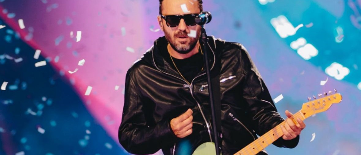 FMDBlog's tweet card. Cesare Cremonini è il primo ospite annunciato alla MILANO MUSIC WEEK 2025. Il cantautore presenterà “CREMONINI LIVE25 durante questo evento