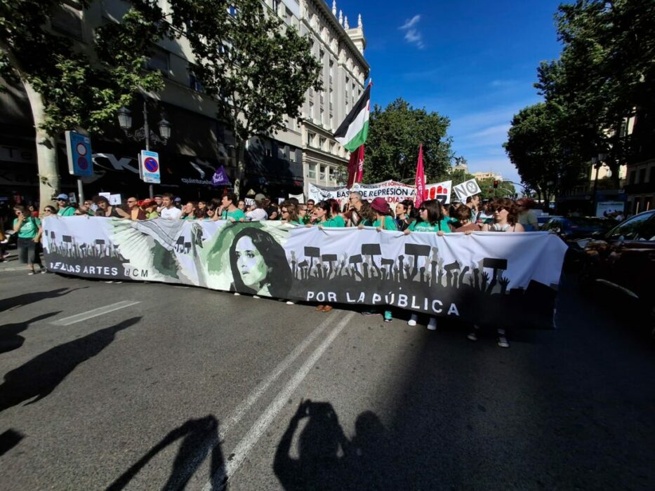 PoderPopularWeb's tweet card. Tras la asamblea universitaria del pasado 11 de octubre, estudiantes y trabajadoras y trabajadores de las universidades públicas de Madrid, han elaborado una hoja de ruta para garantizar una educac...