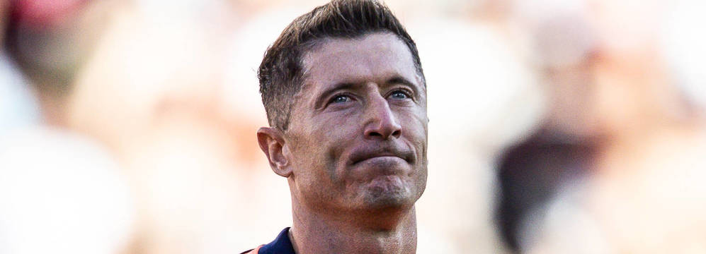 www442ch's tweet card. Der FC Barcelona beruft wegen der Zukunft von Robert Lewandowski sogar ein Notfall-Meeting mit Berater Pini Zahavi ein.