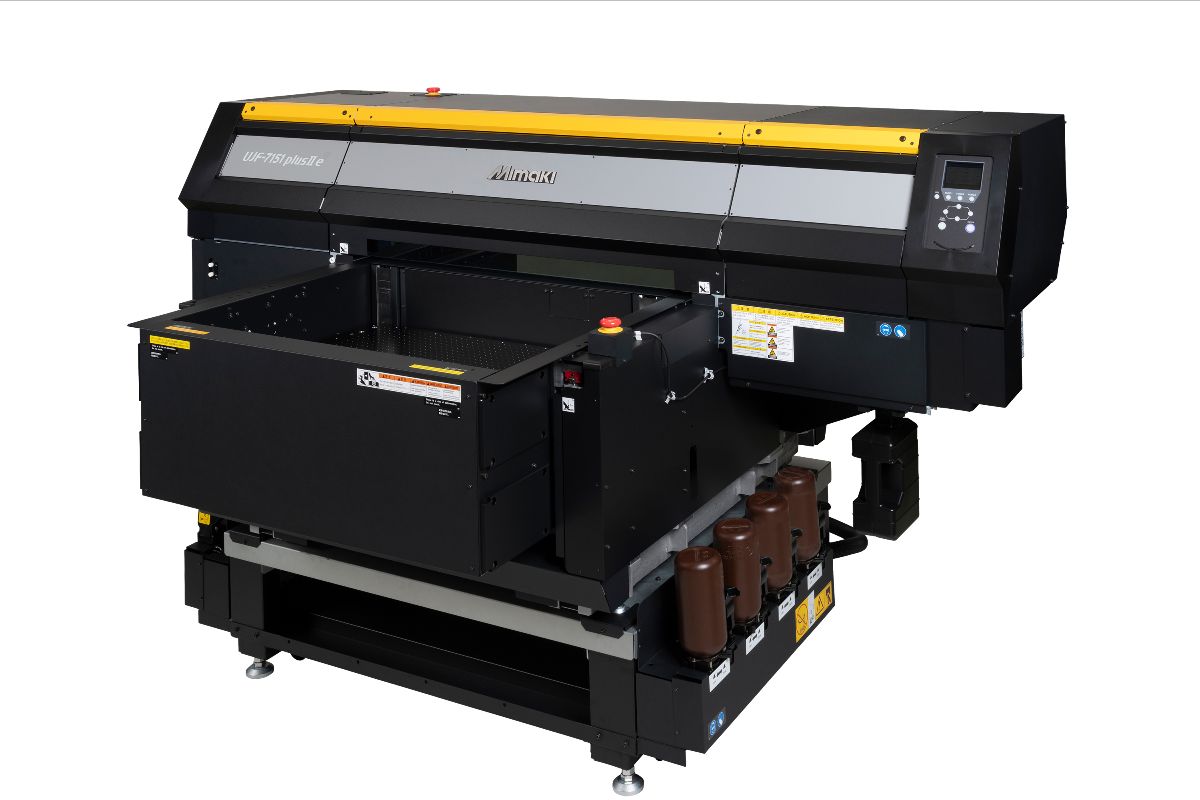 SignUpdate's tweet card. The UJF-7151plus II e from Mimaki is a next-generation flatbed UV printer that sets a new benchmark for direct-to-object printing.