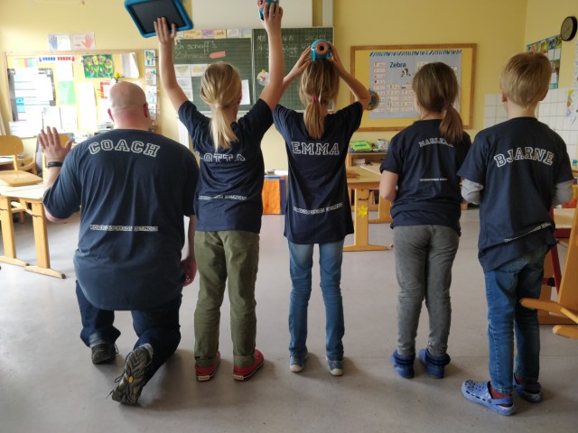 RoboCoderKidsDT's tweet card. Heute hieß es Abschied nehmen. Das erste AG- Treffen im neuen Schulhalbjahr bedeutet normalerweise auch einen Wechsel der teilnehmenden Kinder, denn schließlich sollen möglichst alle Interessierten…