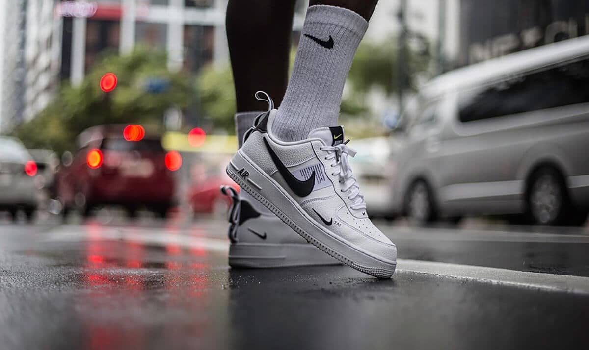 cubycode's tweet card. Athleisure wear is an increasingly popular fashion trend that combines athletic with fashion-forward styles. Check out our list of the best athleisure brands available on the market!