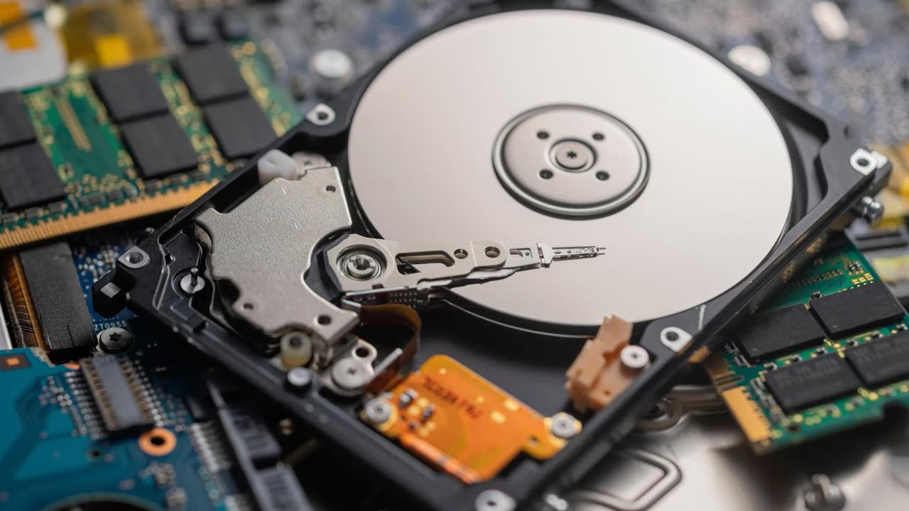 ComputerGeekWeb's tweet card. What do I do if my hard disk fails to work?