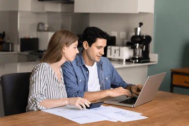 TechBizFlow6's tweet card. Discover the best budget laptops of 2025 that offer powerful performance, sleek design, and great value for money. Find smart choices perfect for students
