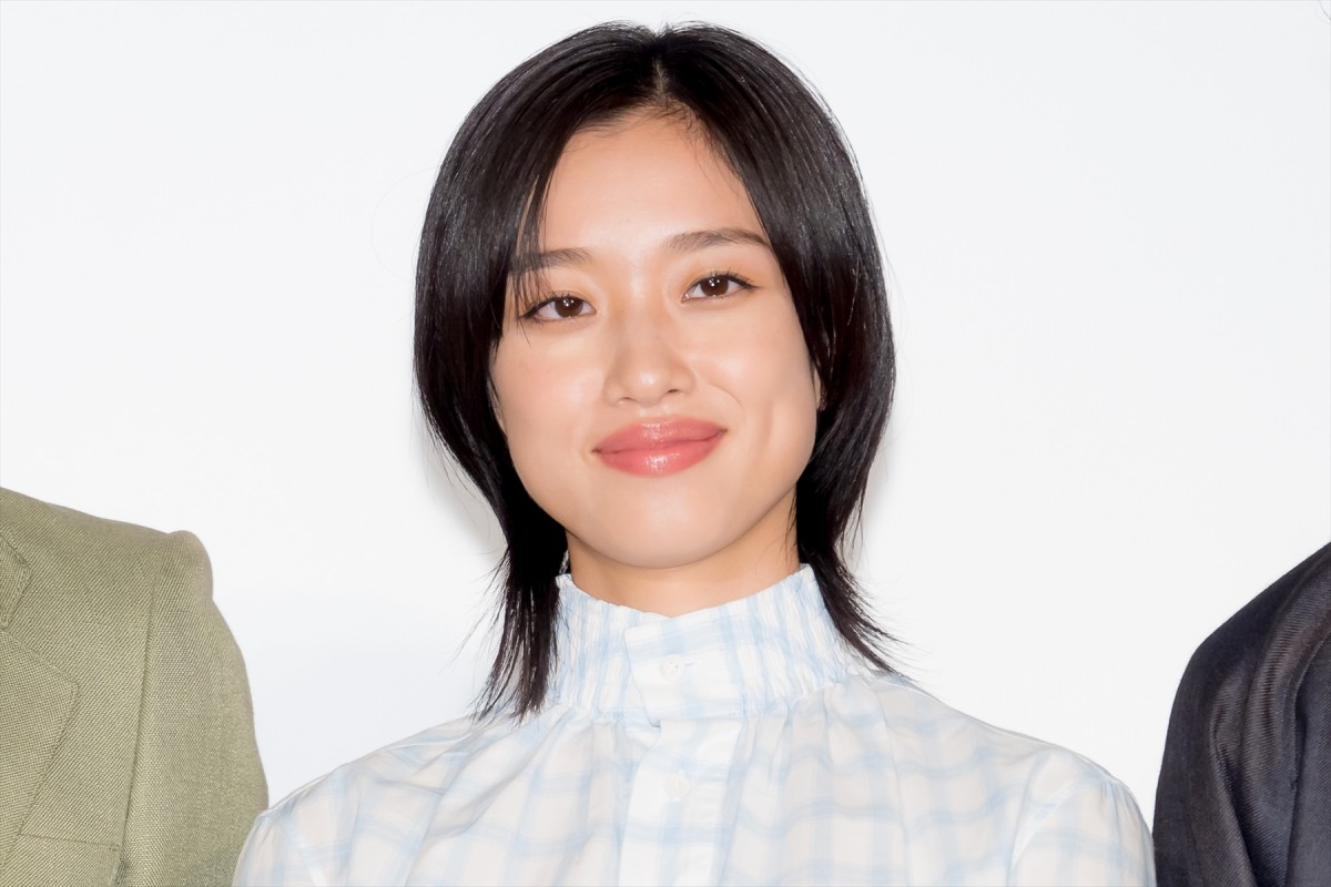 crank_in_net's tweet card. 女優の河合優実が22日、都内で行われた映画『ナミビアの砂漠』ジャパンプレミアイベントに、共演の金子大地、寛一郎、山中瑶子監督と共に出席。河合が山中監督とのタッグへの思いを語った。
