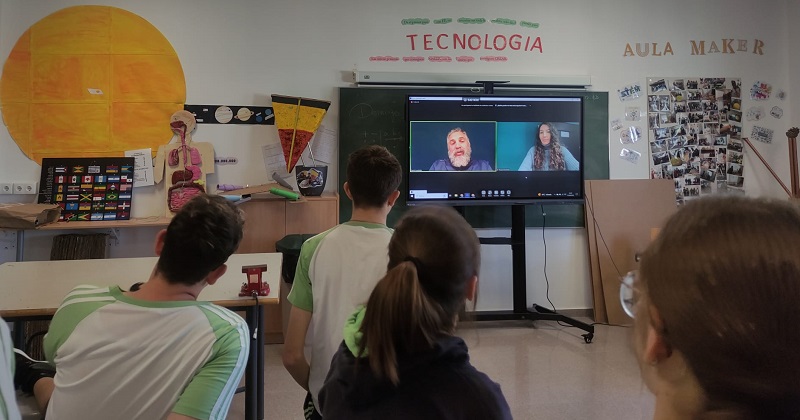 GustavoMartinR's tweet card. El encuentro titulado “Arduino: prototipos y proyectos libres desde el colegio al espacio” abordó las diferentes herramientas disponibles en el entorno Arduino para realizar proyectos de diferentes...