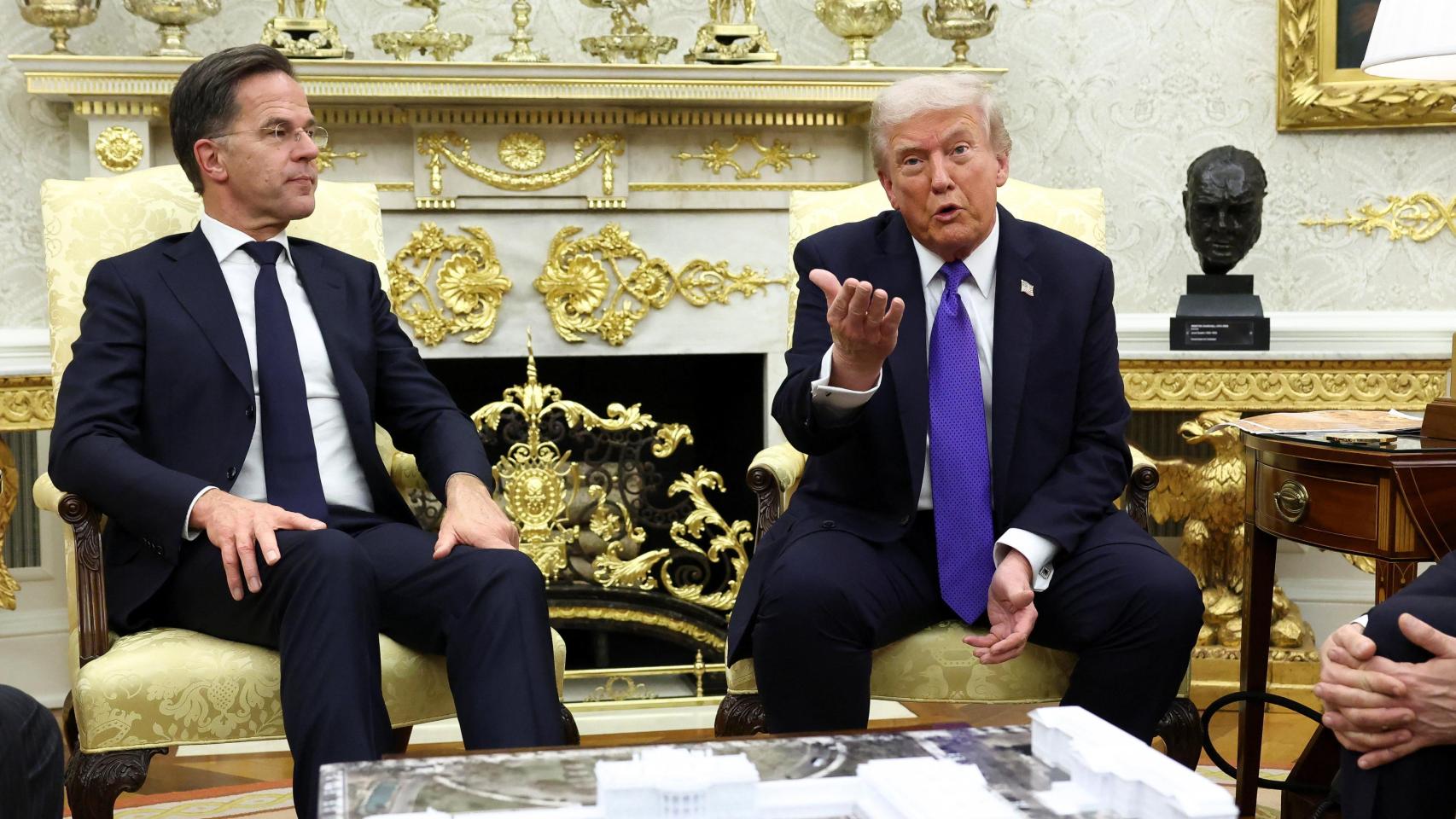 elespanolcom's tweet card. El magnate insiste en las críticas a Pedro Sánchez tras mantener una reunión con el secretario general de la Alianza Atlántica, Mark Rutte. Más información: Trump amenaza a España con más aranceles...