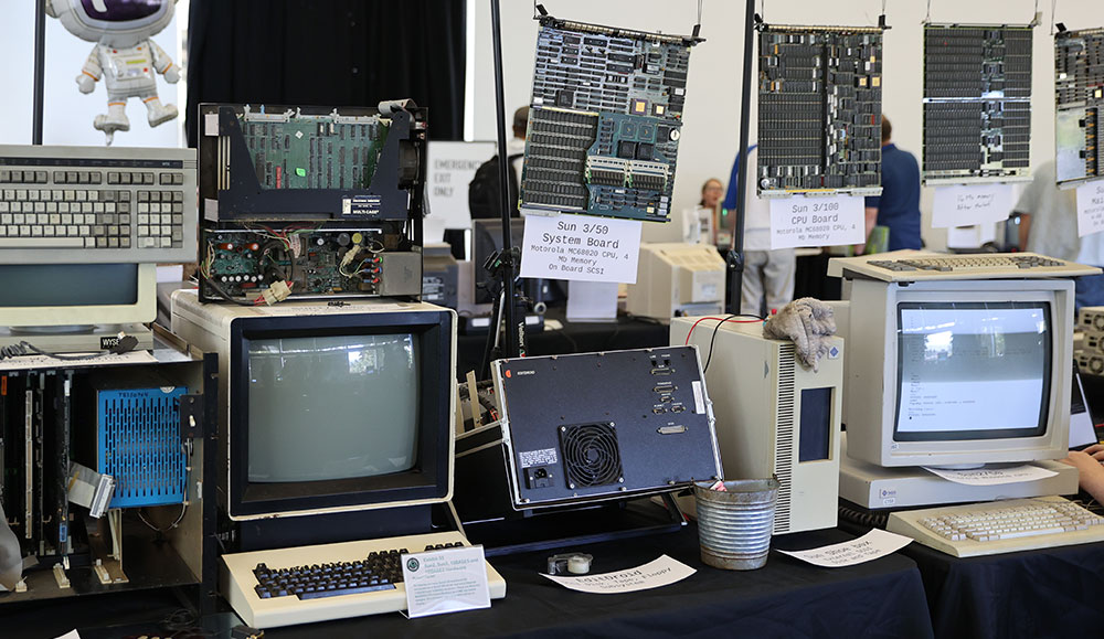 ComputerHistory's tweet card. When a few thousand computer freaks and their grandchildren congregate for a few days at the Computer History Museum, enlightenment ensues.