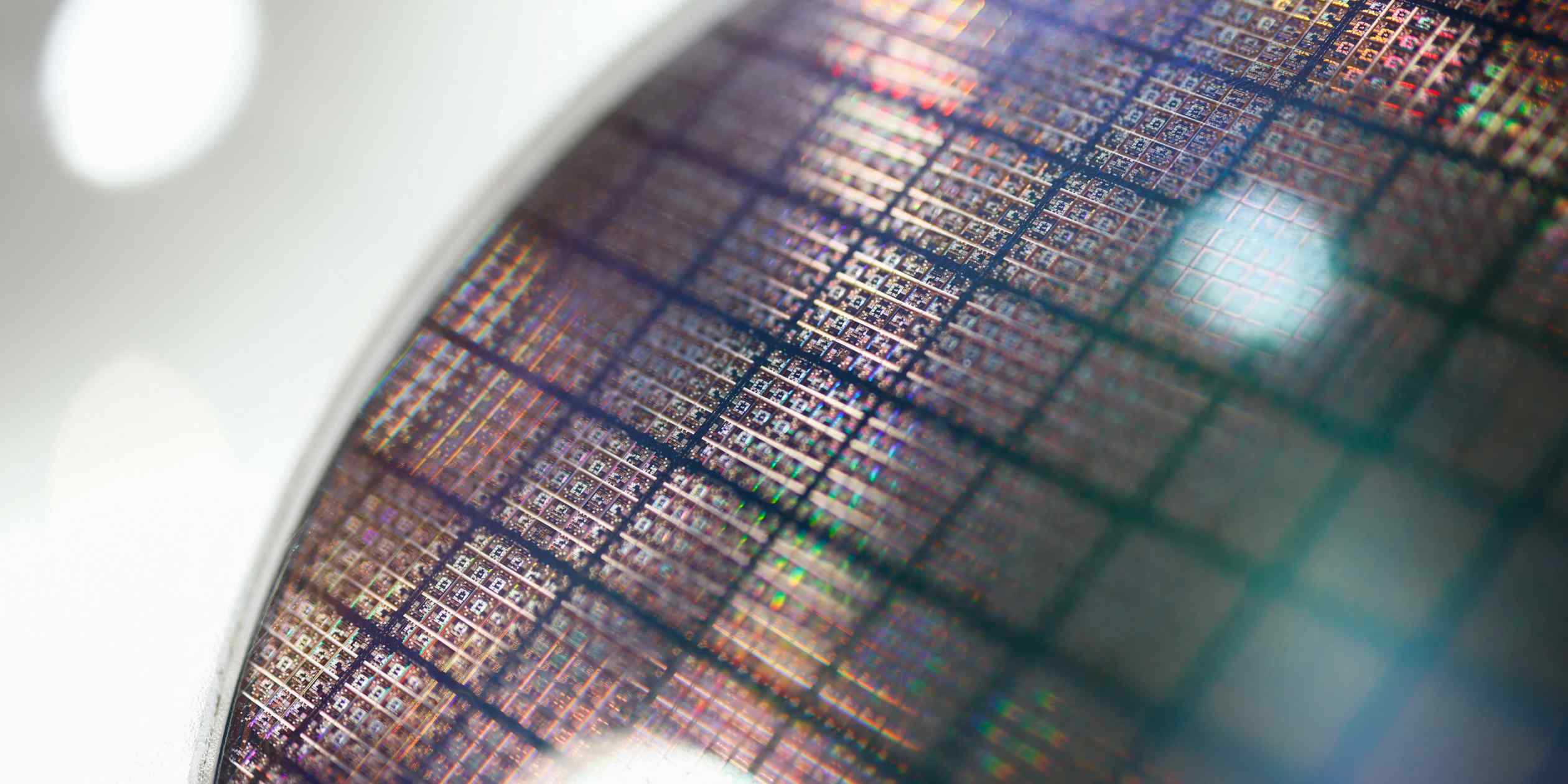 tcodew's tweet card. Global chipmakers expected to spend nearly $400bn on advanced equipment