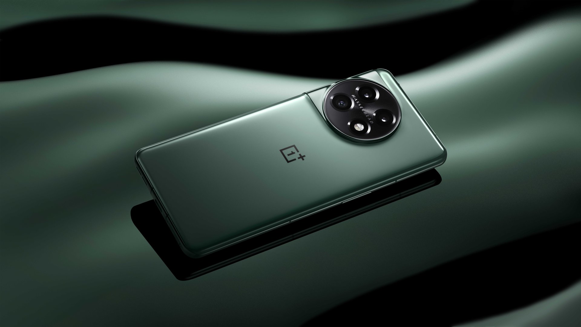 techpearce6's tweet card. The OnePlus 11 is on the way soon, and it seems like the Indian price may have leaked online. This seems like a pretty decent deal.