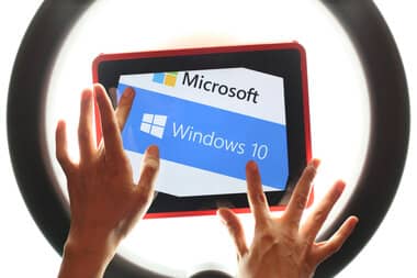 numericocd's tweet card. Après dix ans de bons et loyaux services, Windows 10 prend officiellement fin ce mardi 14 octobre 2025. Microsoft met un terme au support de son célèbre système d’exploitation, marquant la fin des...