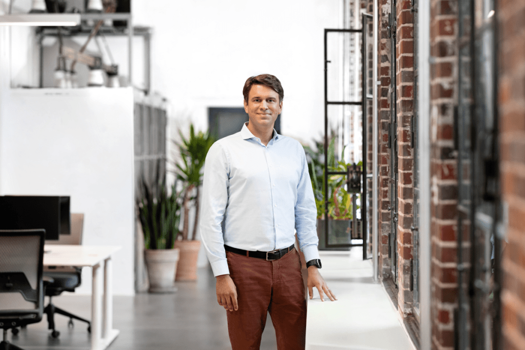 skift's tweet card. Nils Chrestin, the chief financial officer of the most heavily funded company in the experience sector on tours and activity trends.
