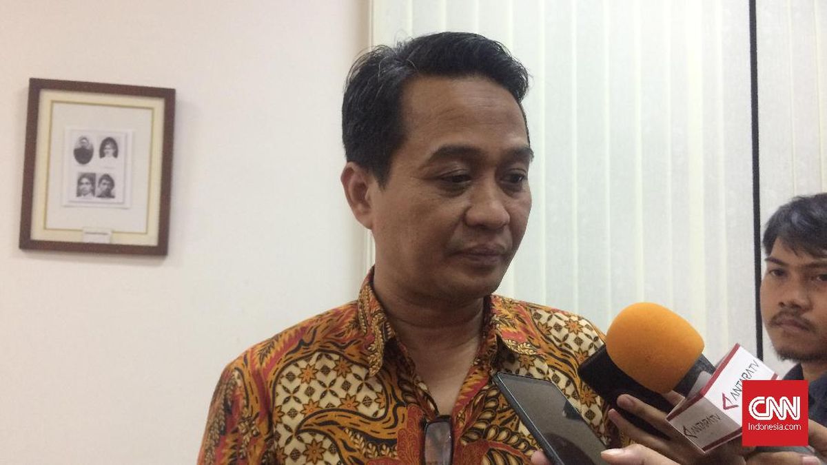 BlogsNote's tweet card. IDI memprotes aturan soal batas maksimal biaya rapid test yang ditetapkan Kemenkes sebesar Rp150 ribu karena dinilai membebani rumah sakit.