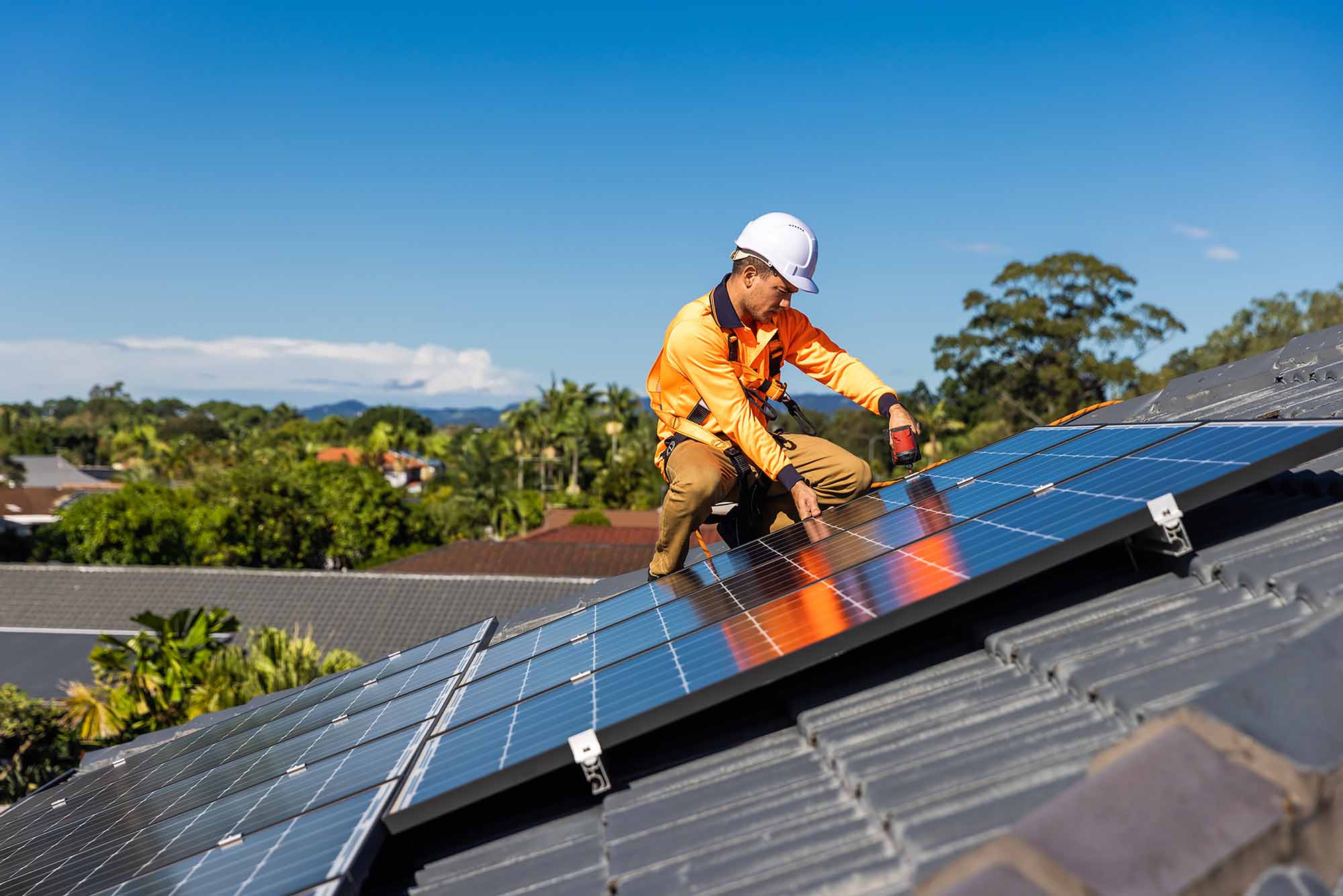 OneStepOffGrid's tweet card. Rooftop solar installations bounced back in September with households putting bigger systems on their homes, as home battery numbers leap to 72,000.