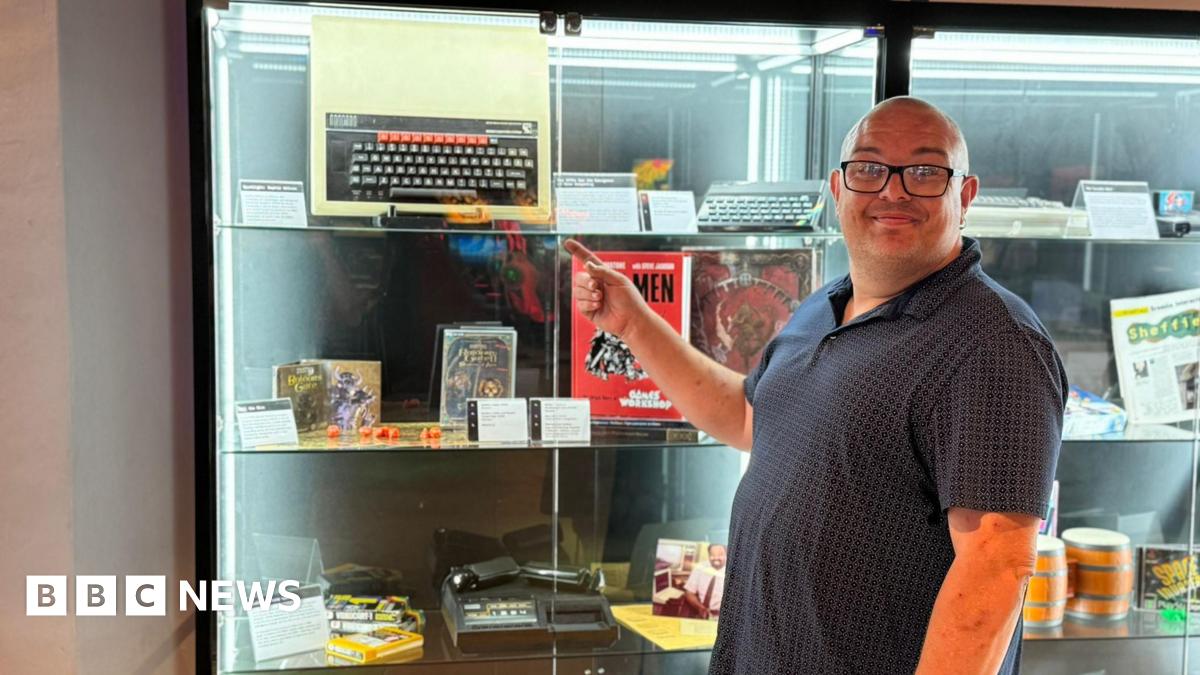 __syntax__'s tweet card. Ilkeston resident Matthew Bostock spotted the BBC Microcomputer at his local recycling centre.