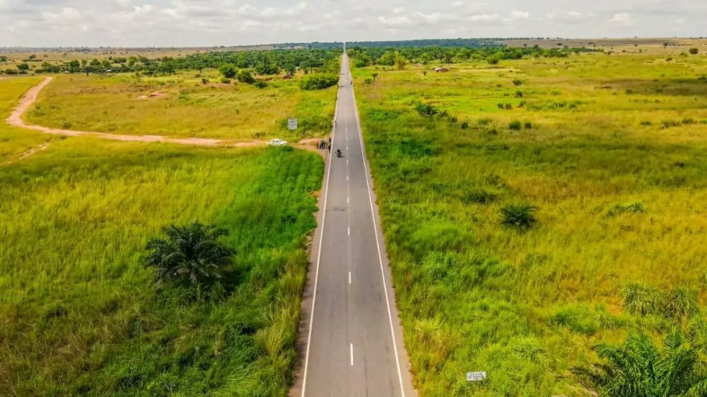 BanyangaPatrick's tweet card. « Les routes ouvrent la voie aux transformations. Pour qu’une économie se développe, que de la richesse soit créée et que la prospérité soit partagée, ...