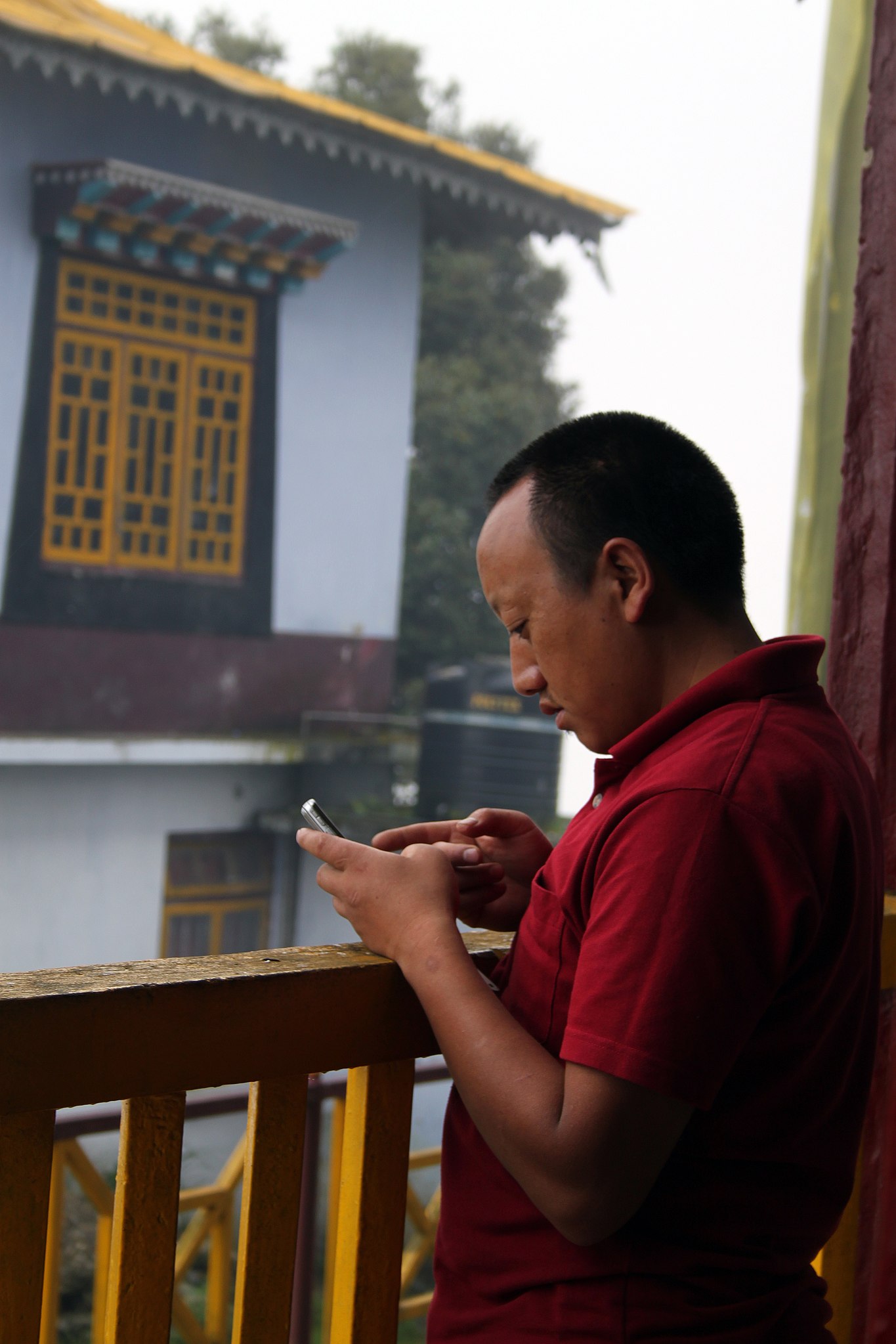 hackernewsrobot's tweet card. A website dedicated to providing free, online courses and bibliographies in Buddhist Studies.