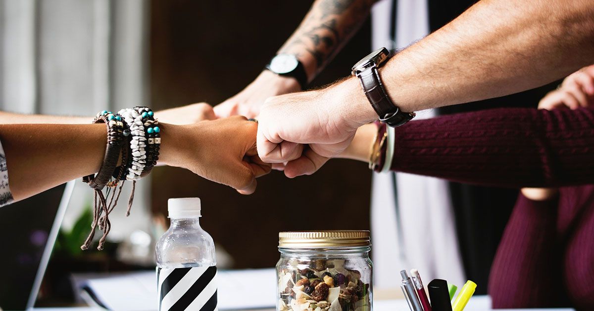 DariyaLopukhina's tweet card. Struggling to find the right developers for your in-house team? Discover expert tips on screening resumes, creating test assignments, conducting interviews, and onboarding new engineers to build a...