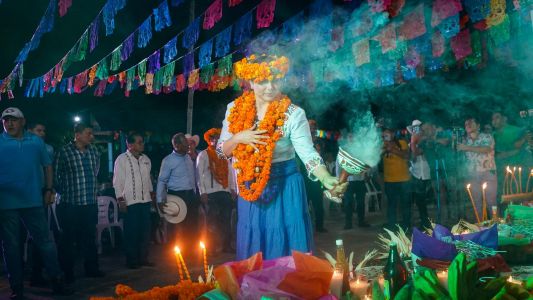Avanhgo's tweet card. *Celebraron la ofrenda a San Lucas. Huejutla de Reyes, Hgo.- Considerada el preámbulo del Xantolo o Día de Muertos, que es la fiesta más grande de la huasteca, la segunda ofrenda en honor a San Luc…