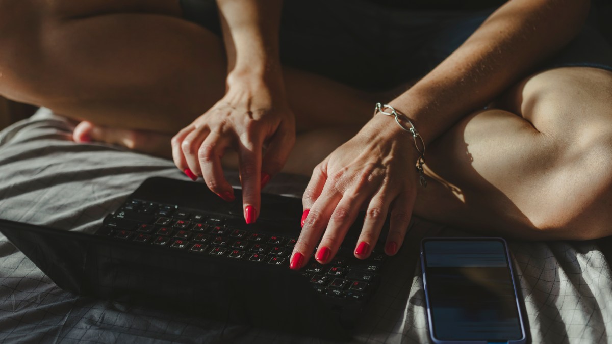 mrbcyber's tweet card. China and Russia are sending attractive women to seduce tech workers — even marrying and having children with their targets. ‘It’s the Wild West out there,’ says insider