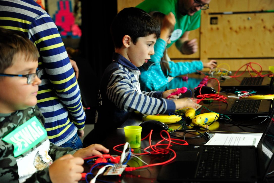 OM_LUXBG's tweet card. 26/10/2025 10-13:00 & 14-17:00 @ Technoport (Belval) Coding Goûter is a free family event with lots of coding activities. A chance to get to know and discuss with other families while enjoying a fun...