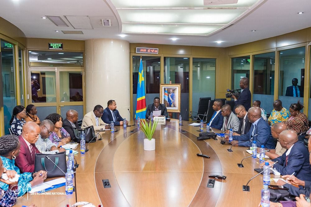 numericocd's tweet card. Le Ministère de l’Économie Nationale, à travers le Directeur de cabinet du vice-premier ministre, Albert Kasongo, a officiellement lancé les missions de contrôle économique 2025 ce Mercredi 22...