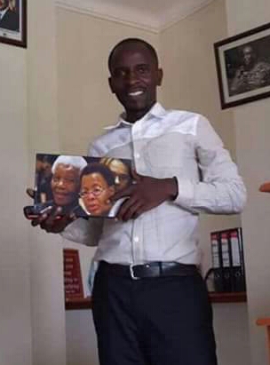 helpachild5's tweet card. Seru Nasser shows a frame of his role model-Late Neslon Mandela Madiba with wife,  Seru Nasser is a youthful agent of change with 10years of social sector management experience. He has experti…